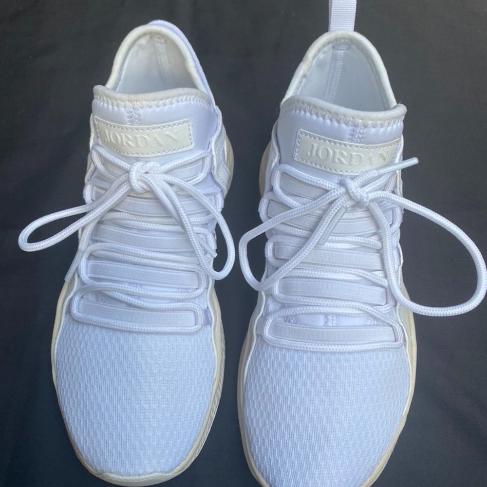Big Boys Jordan Formula 23 White size 4.5